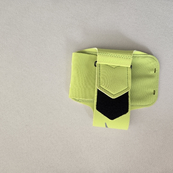 Nike running armband for smartphone - Picture 2 of 3